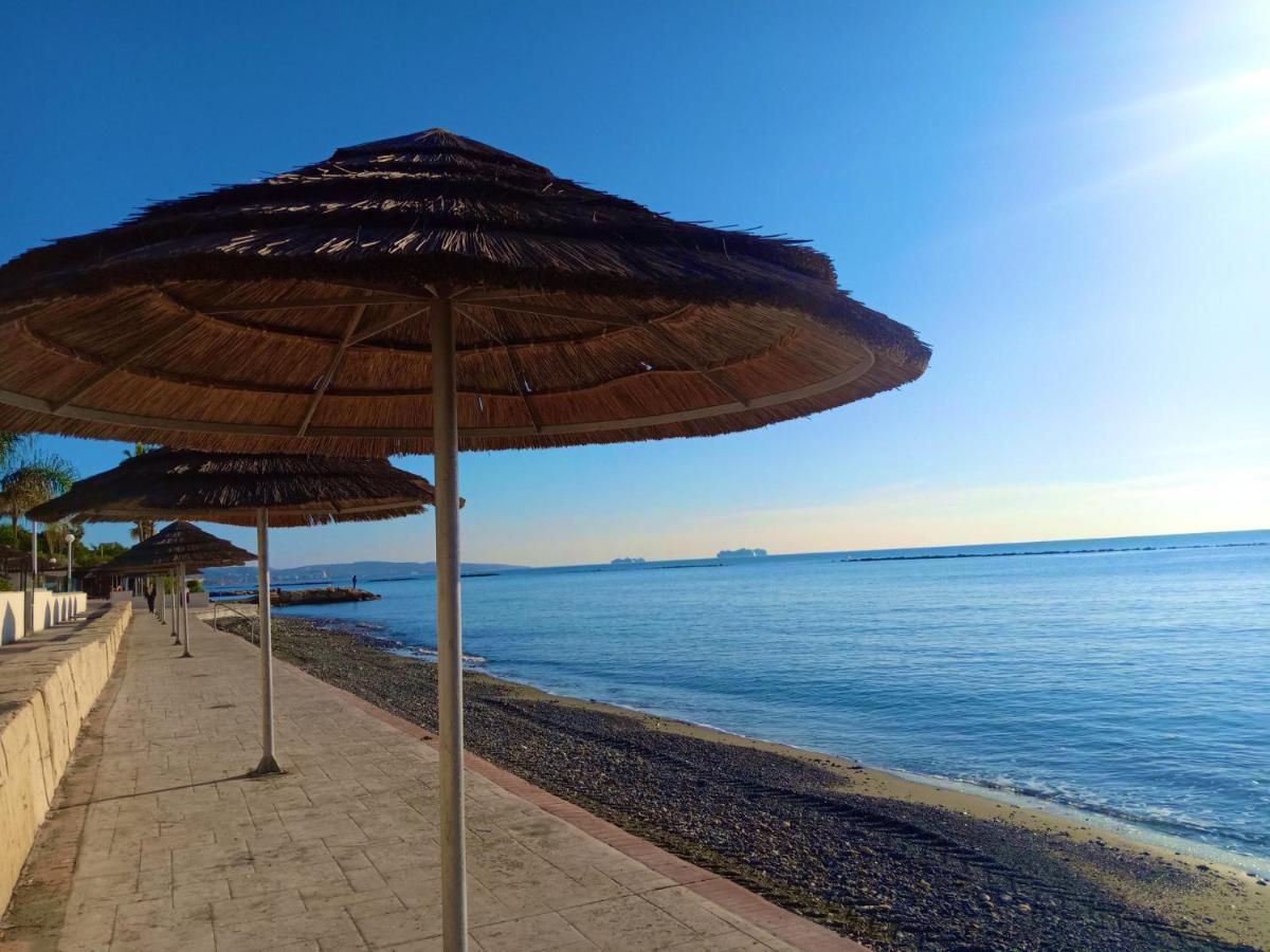 Sanders Ermitage On The Beach - Delightful 1-Bedroom Apartment With Sea View Лімасол Екстер'єр фото