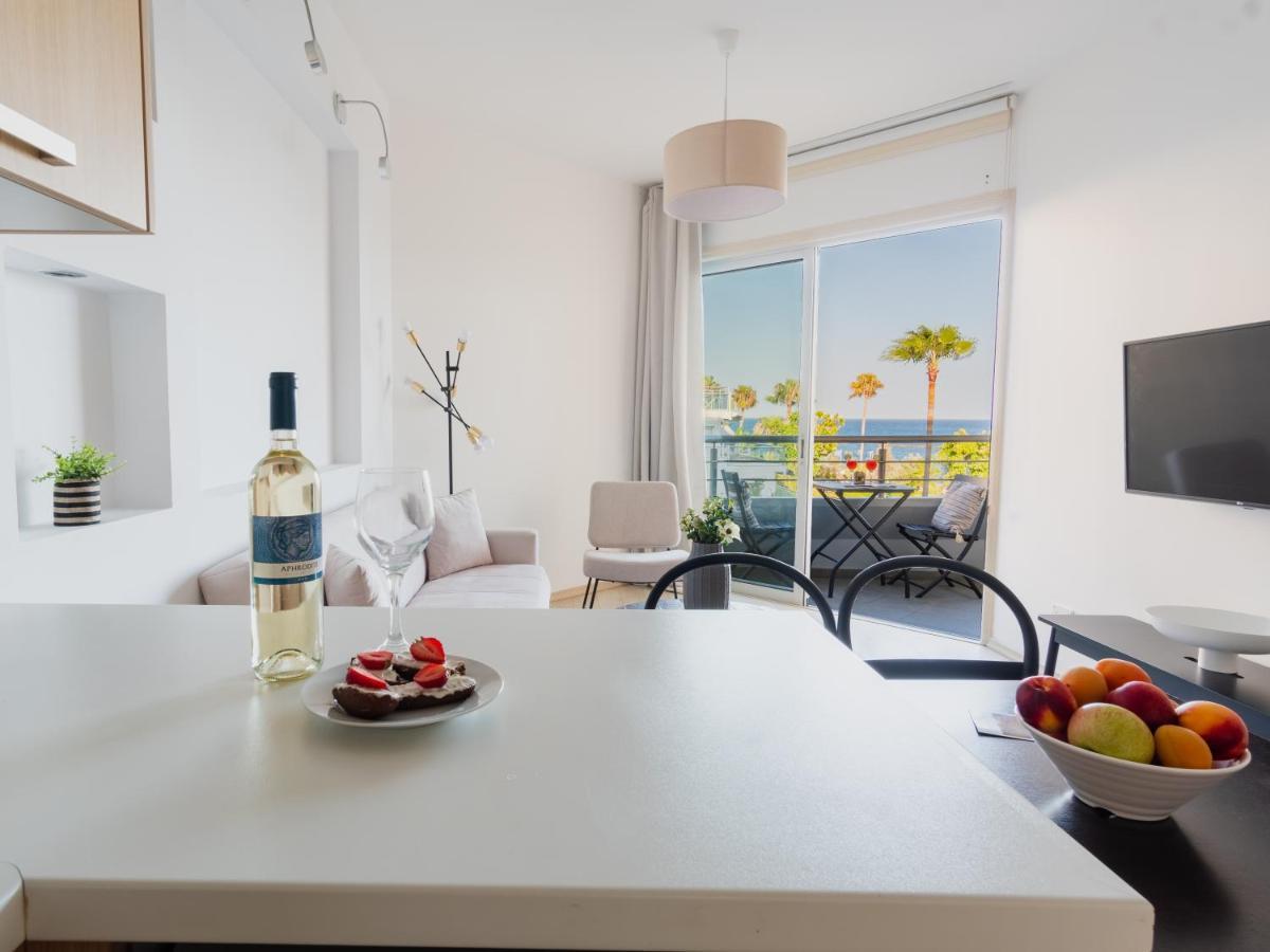 Sanders Ermitage On The Beach - Delightful 1-Bedroom Apartment With Sea View Лімасол Екстер'єр фото