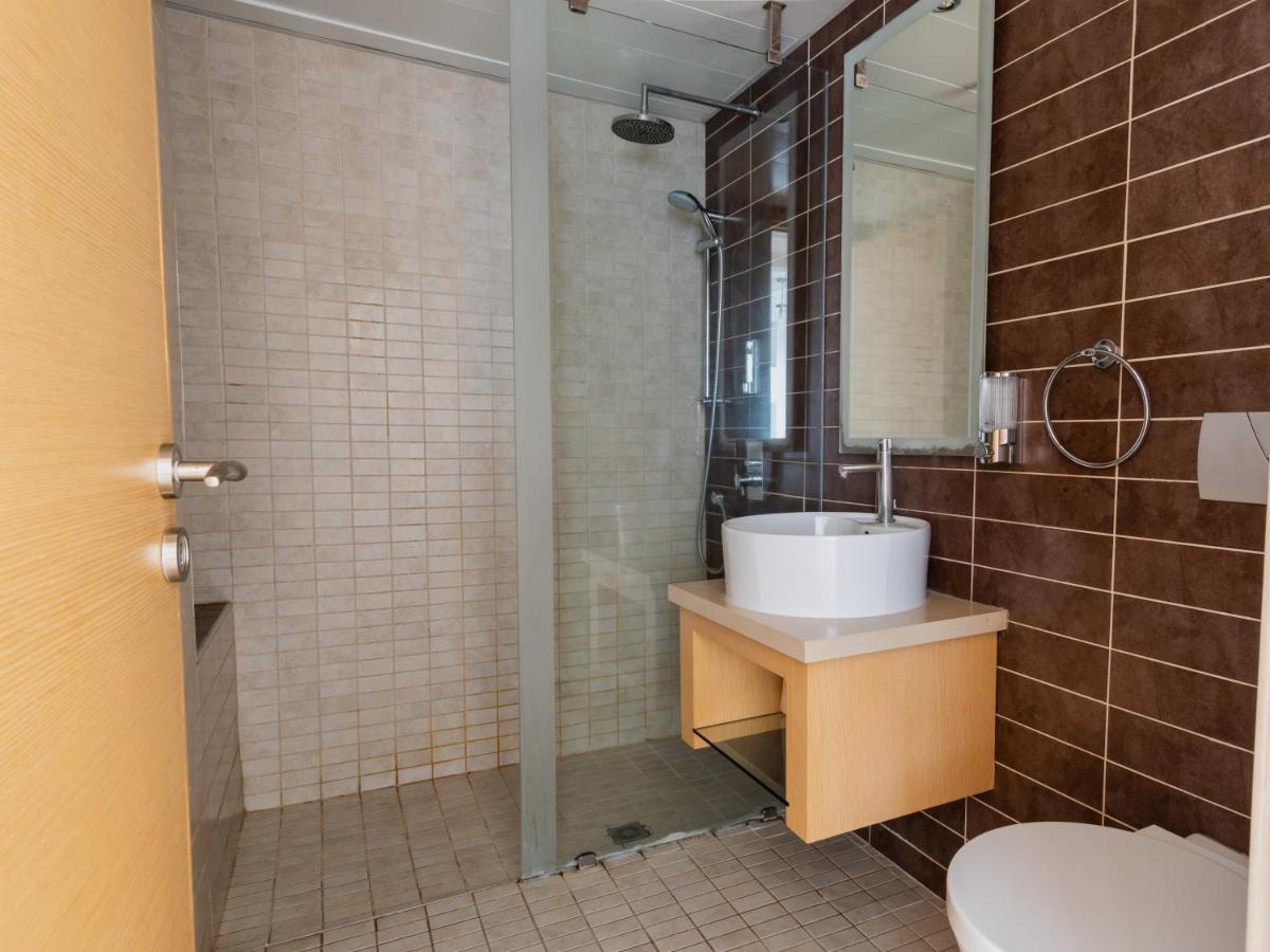 Sanders Ermitage On The Beach - Delightful 1-Bedroom Apartment With Sea View Лімасол Екстер'єр фото