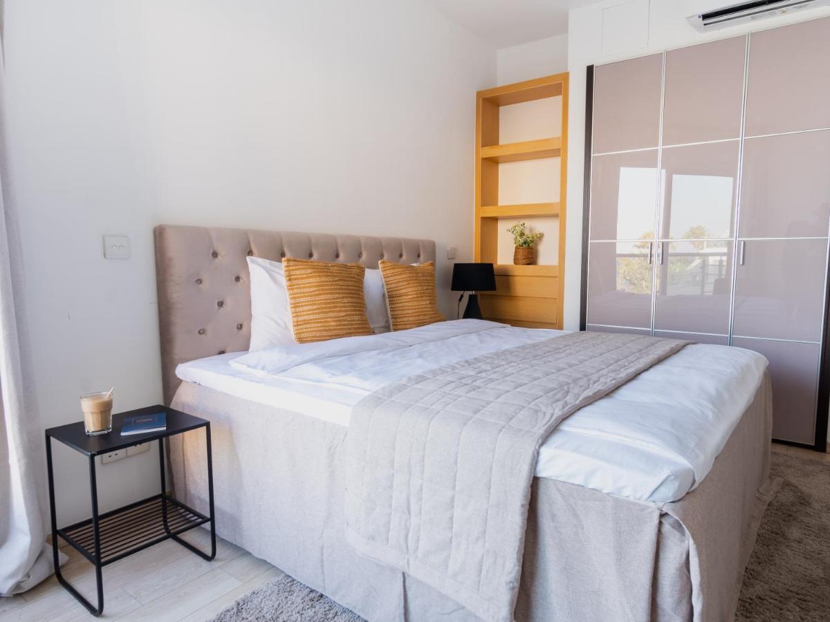 Sanders Ermitage On The Beach - Delightful 1-Bedroom Apartment With Sea View Лімасол Екстер'єр фото